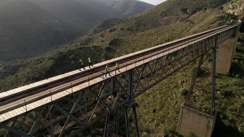 Camino de Hierro Arribes del Duero: guía de senderismo completa