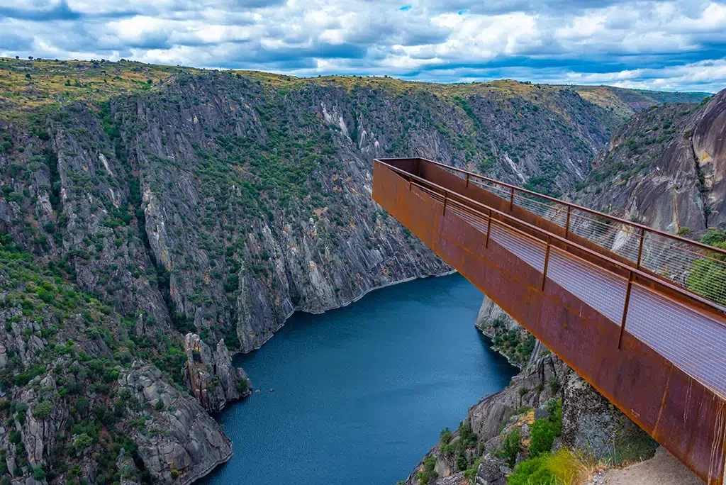 Mirador del Fraile en Aldeadávila de la Ribera sobre el cañón del Duero