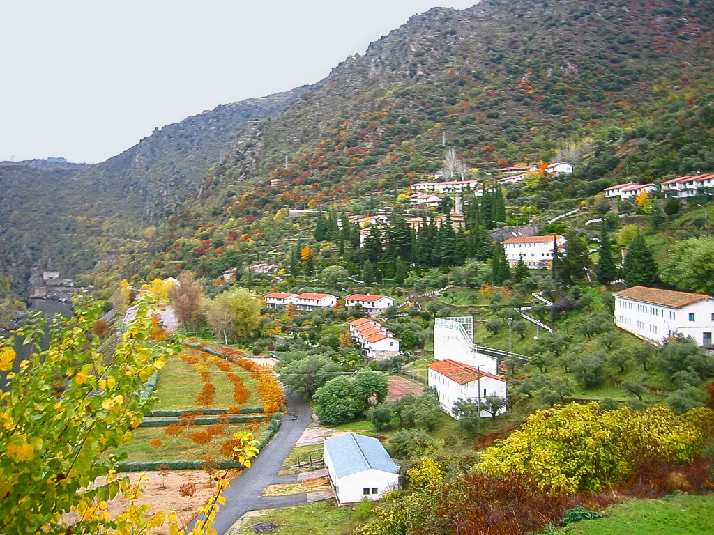 Salto de Aldeadávila, la presa hidroeléctrica más grande de España en los Arribes del Duero