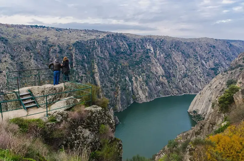Mirador del Fraile Aldeadávila: pasarela y vistas al Duero