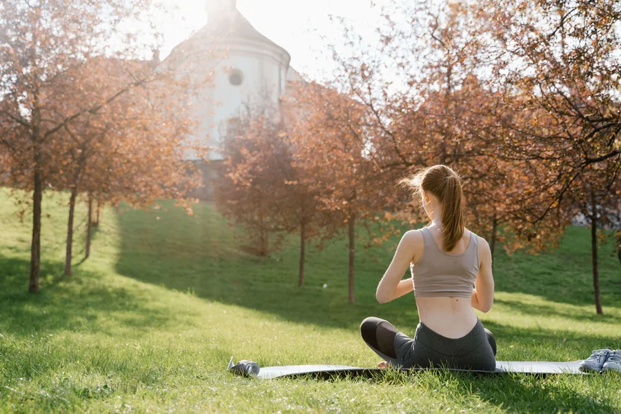 Interior de la ermita de La Rueca — espacio para meditación y retiro espiritual