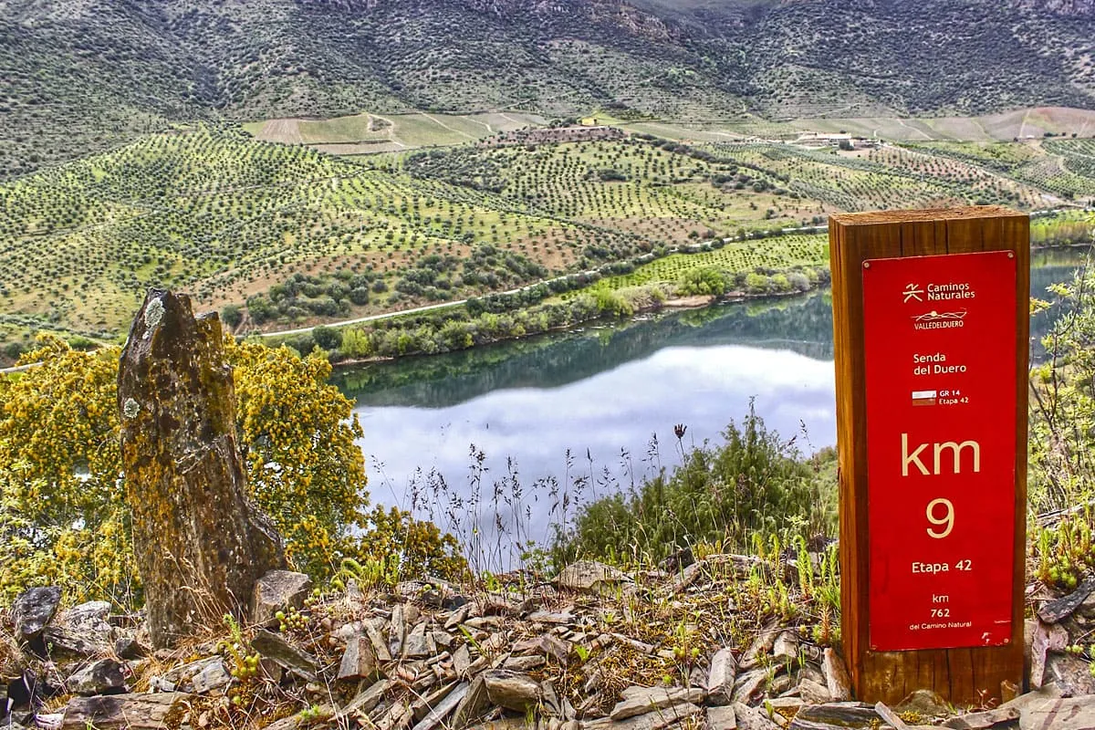 Senda del Duero en los Arribes hacia el Mirador de las Barrancas