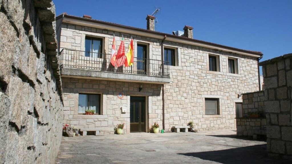 Casas rurales en España : Casa rural el alojamienta la rueca de arquitectura tradicional española.